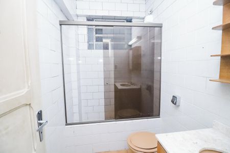 Casa à venda com 254m², 4 quartos e 2 vagas Casa à venda com 254m², 4 quartos e 2 vagasBanheiro 2