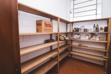 Casa à venda com 254m², 4 quartos e 2 vagas Casa à venda com 254m², 4 quartos e 2 vagasDespensa