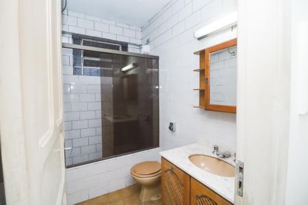 Casa à venda com 254m², 4 quartos e 2 vagas Casa à venda com 254m², 4 quartos e 2 vagasBanheiro 2