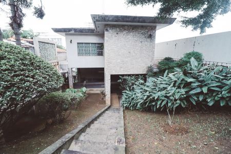 Casa à venda com 254m², 4 quartos e 2 vagas Casa à venda com 254m², 4 quartos e 2 vagasQuintal