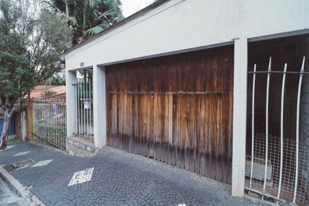 Casa à venda com 254m², 4 quartos e 2 vagas Casa à venda com 254m², 4 quartos e 2 vagasFachada