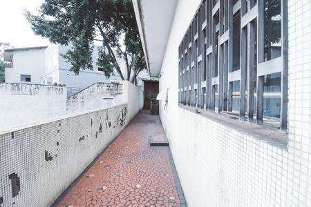 Casa à venda com 254m², 4 quartos e 2 vagas Casa à venda com 254m², 4 quartos e 2 vagasCorredor