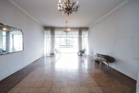 Casa à venda com 254m², 4 quartos e 2 vagas Casa à venda com 254m², 4 quartos e 2 vagasSala