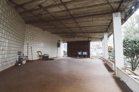 Casa à venda com 254m², 4 quartos e 2 vagas Casa à venda com 254m², 4 quartos e 2 vagasGaragem