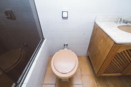 Casa à venda com 254m², 4 quartos e 2 vagas Casa à venda com 254m², 4 quartos e 2 vagasBanheiro 2