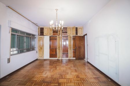 Casa à venda com 254m², 4 quartos e 2 vagas Casa à venda com 254m², 4 quartos e 2 vagasQuarto Suíte