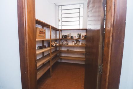 Casa à venda com 254m², 4 quartos e 2 vagas Casa à venda com 254m², 4 quartos e 2 vagasDespensa