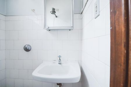 Casa à venda com 254m², 4 quartos e 2 vagas Casa à venda com 254m², 4 quartos e 2 vagasBanheiro de serviço