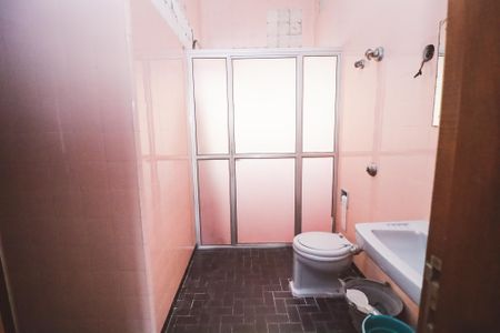 Casa à venda com 254m², 4 quartos e 2 vagas Casa à venda com 254m², 4 quartos e 2 vagasBanheiro
