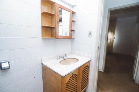 Casa à venda com 254m², 4 quartos e 2 vagas Casa à venda com 254m², 4 quartos e 2 vagasBanheiro 2
