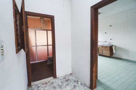 Casa à venda com 254m², 4 quartos e 2 vagas Casa à venda com 254m², 4 quartos e 2 vagasCorredor