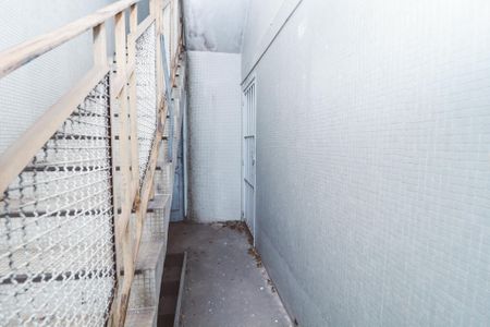 Casa à venda com 254m², 4 quartos e 2 vagas Casa à venda com 254m², 4 quartos e 2 vagasEscada