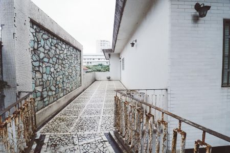 Casa à venda com 254m², 4 quartos e 2 vagas Casa à venda com 254m², 4 quartos e 2 vagasEntrada