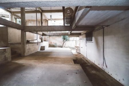 Casa à venda com 254m², 4 quartos e 2 vagas Casa à venda com 254m², 4 quartos e 2 vagasQuintal