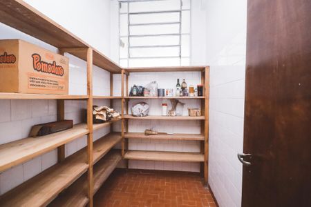 Casa à venda com 254m², 4 quartos e 2 vagas Casa à venda com 254m², 4 quartos e 2 vagasDespensa
