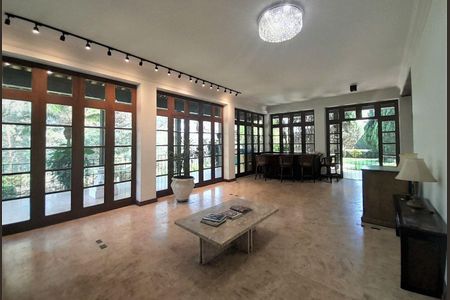 Casa à venda com 5 quartos, 900m² em Fazenda Morumbi, São Paulo