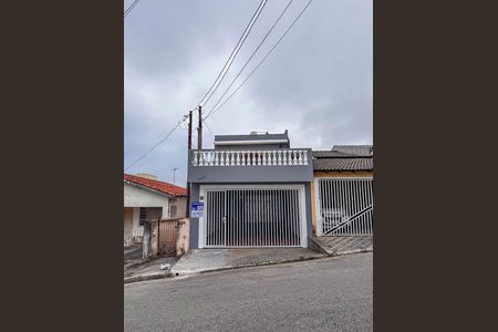 Fachada de casa à venda com 3 quartos, 204m² em Utinga, Santo André