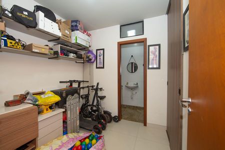 Apartamento à venda com 220m², 4 quartos e 3 vagas Apartamento à venda com 220m², 4 quartos e 3 vagasQuarto de serviço