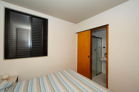 Apartamento à venda com 220m², 4 quartos e 3 vagas Apartamento à venda com 220m², 4 quartos e 3 vagasSuíte