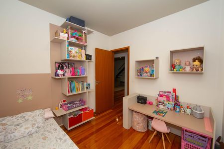 Apartamento à venda com 220m², 4 quartos e 3 vagas Apartamento à venda com 220m², 4 quartos e 3 vagasQuarto