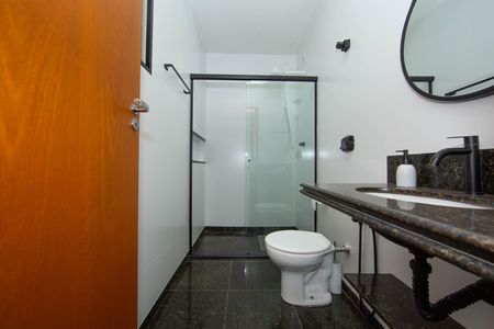 Apartamento à venda com 220m², 4 quartos e 3 vagas Apartamento à venda com 220m², 4 quartos e 3 vagasBanheiro da Suíte 2