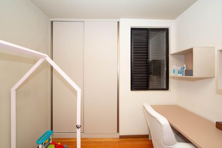 Apartamento à venda com 220m², 4 quartos e 3 vagas Apartamento à venda com 220m², 4 quartos e 3 vagasQuarto 2