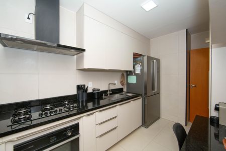 Apartamento à venda com 220m², 4 quartos e 3 vagas Apartamento à venda com 220m², 4 quartos e 3 vagasCozinha