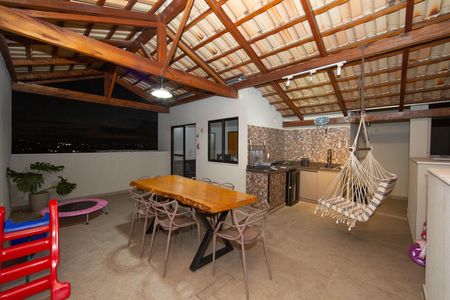 Apartamento à venda com 220m², 4 quartos e 3 vagas Apartamento à venda com 220m², 4 quartos e 3 vagasCobertura
