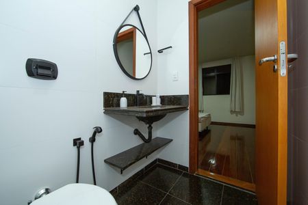 Apartamento à venda com 220m², 4 quartos e 3 vagas Apartamento à venda com 220m², 4 quartos e 3 vagasBanheiro da Suíte 2