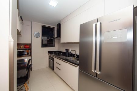 Apartamento à venda com 220m², 4 quartos e 3 vagas Apartamento à venda com 220m², 4 quartos e 3 vagasCozinha