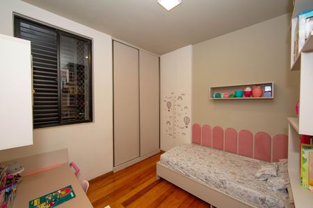 Apartamento à venda com 220m², 4 quartos e 3 vagas Apartamento à venda com 220m², 4 quartos e 3 vagasQuarto