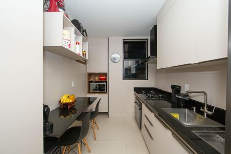 Apartamento à venda com 220m², 4 quartos e 3 vagas Apartamento à venda com 220m², 4 quartos e 3 vagasCozinha