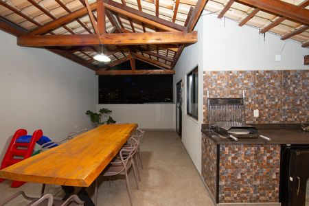 Apartamento à venda com 220m², 4 quartos e 3 vagas Apartamento à venda com 220m², 4 quartos e 3 vagasCobertura