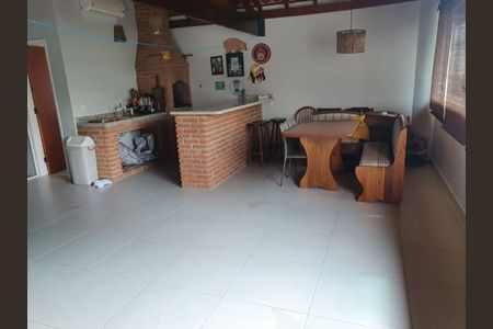 Casa à venda com 2 quartos, 200m² em Vila Carrão, São Paulo