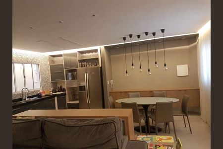 Casa à venda com 2 quartos, 200m² em Vila Carrão, São Paulo