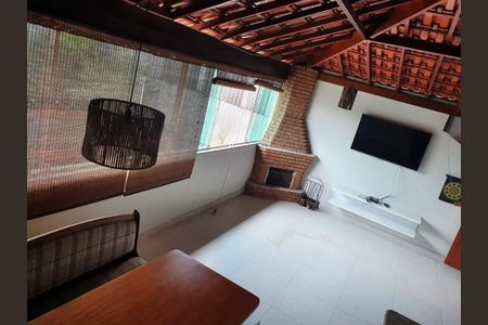 Casa à venda com 2 quartos, 200m² em Vila Carrão, São Paulo