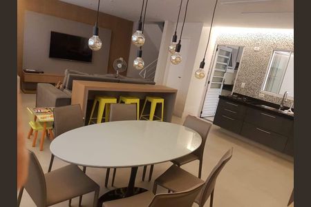 Casa à venda com 2 quartos, 200m² em Vila Carrão, São Paulo