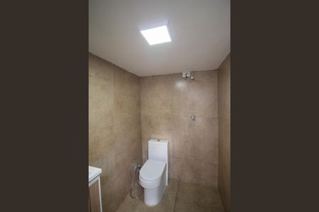 Casa para alugar com 150m², 2 quartos e 1 vaga Casa para alugar com 150m², 2 quartos e 1 vagaBanheiro externo