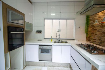 Casa para alugar com 150m², 2 quartos e 1 vaga Casa para alugar com 150m², 2 quartos e 1 vagaCozinha