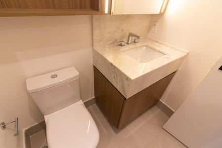Banheiro de kitnet/studio para alugar com 1 quarto, 32m² em Indianópolis, São Paulo