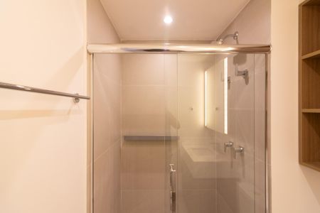Banheiro de kitnet/studio para alugar com 1 quarto, 32m² em Indianópolis, São Paulo