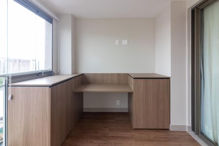Varanda de kitnet/studio para alugar com 1 quarto, 32m² em Indianópolis, São Paulo