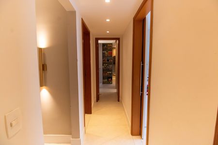 Apartamento à venda com 331m², 5 quartos e 3 vagasCorredor