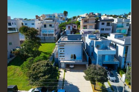 Casa à venda com 300m², 3 quartos e 6 vagas