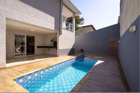 Casa à venda com 3 quartos, 300m² em Suru, Barueri