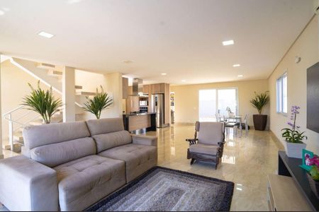 Casa à venda com 3 quartos, 300m² em Suru, Barueri