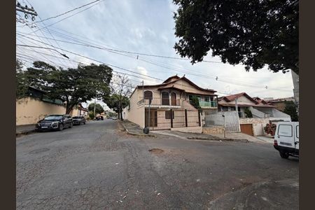 Casa para alugar com 68m², 1 quarto e 3 vagas