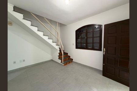 Casa para alugar com 68m², 1 quarto e 3 vagas Casa para alugar com 68m², 1 quarto e 3 vagasSala