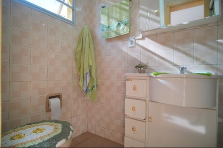 Casa à venda com 160m², 4 quartos e 1 vagaBanheiro 2