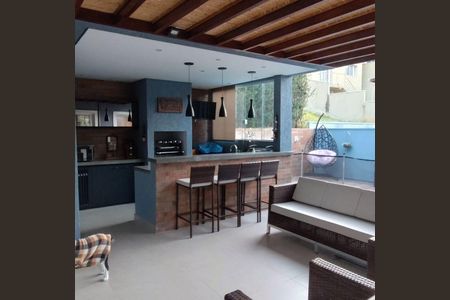 Casa à venda com 3 quartos, 200m² em Suru, Barueri
